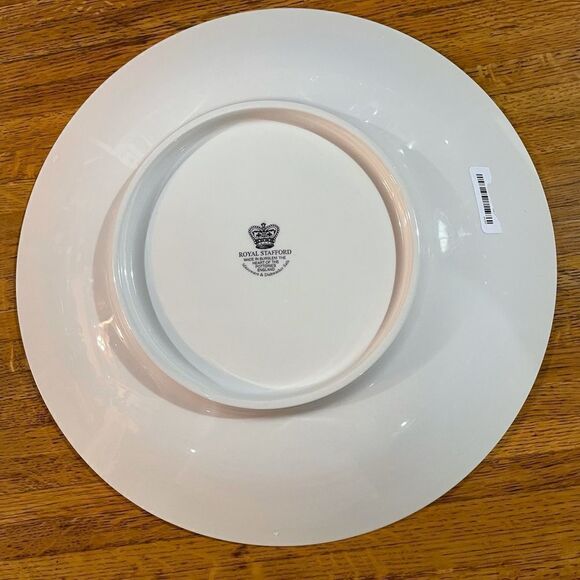 Royal Stafford “Christmas Eve” large Pasta bowl NWT - Picture 6 of 6